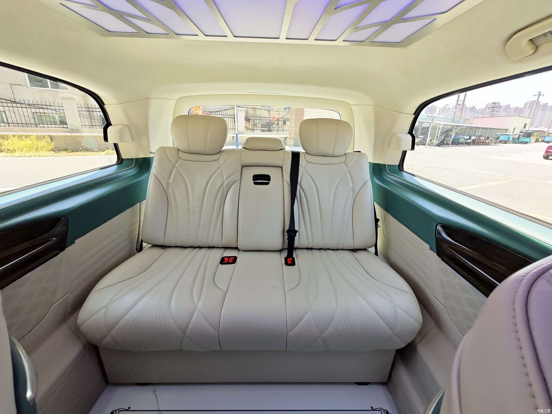 Mercedes-Benz 7, 2023 12