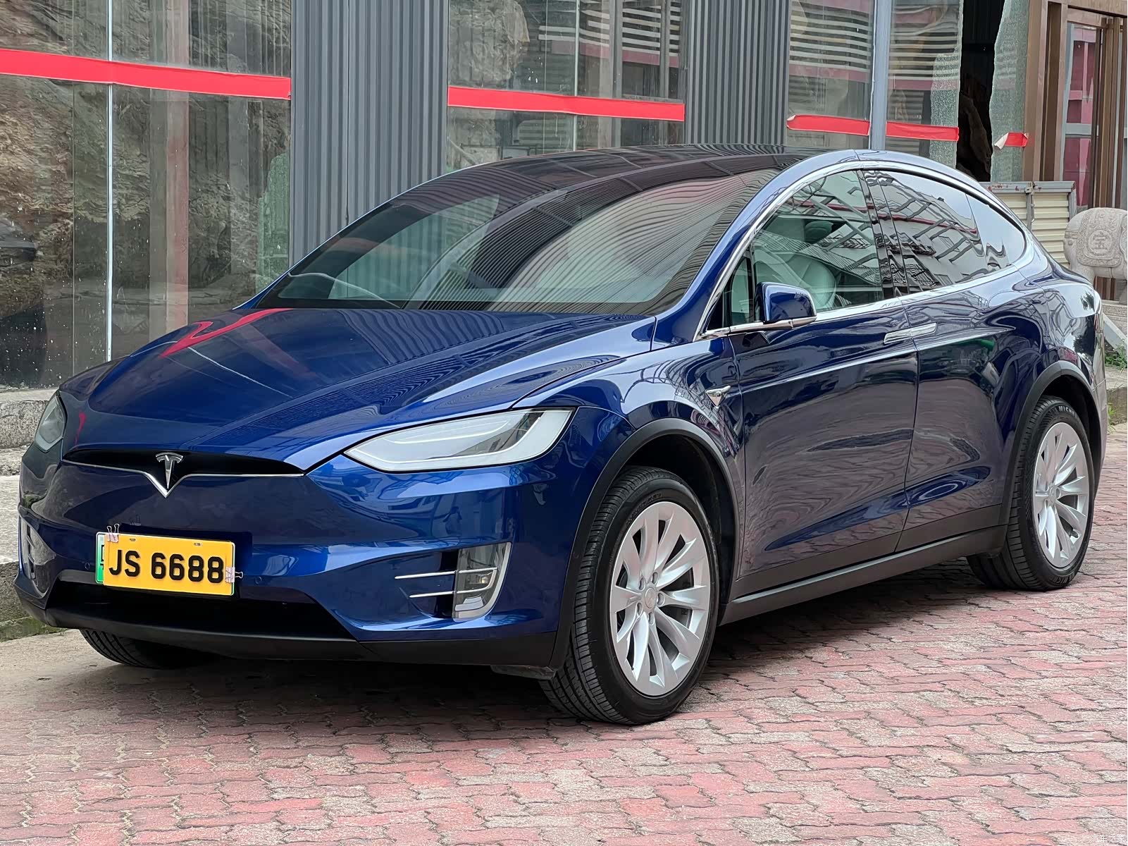 Tesla Model X, 2017 1