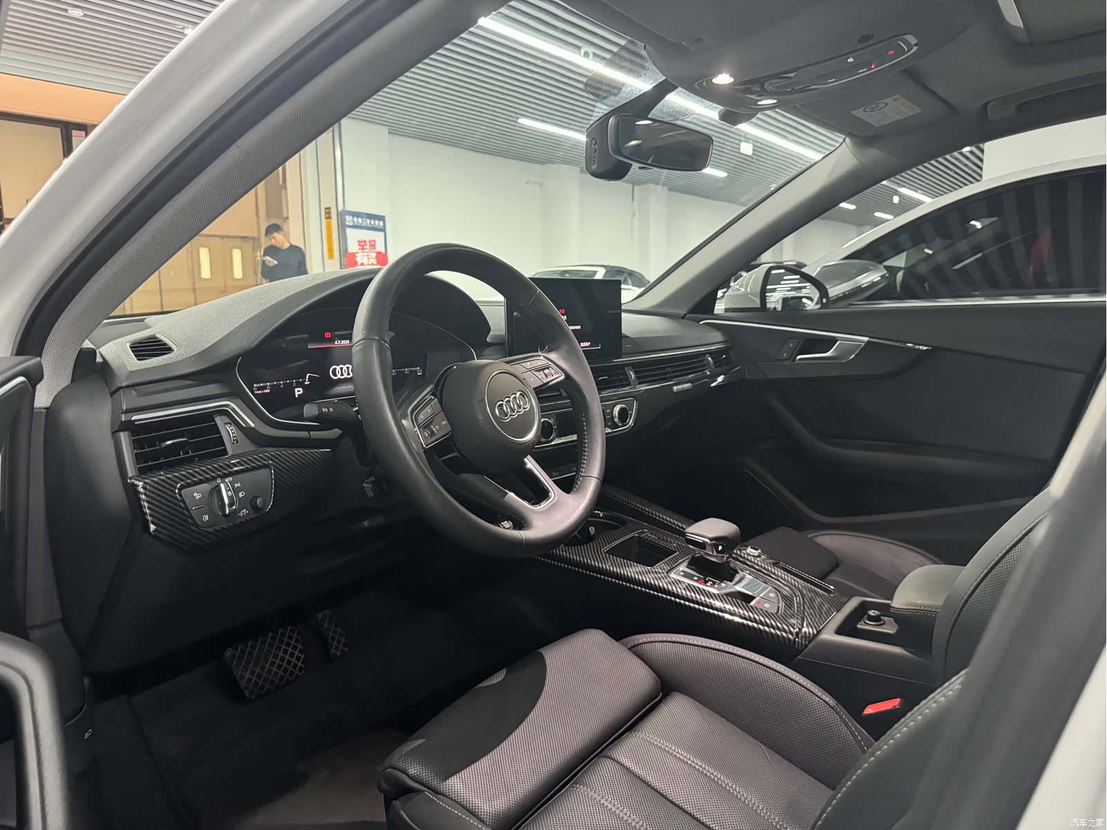 Audi A4L, 2021 все фото