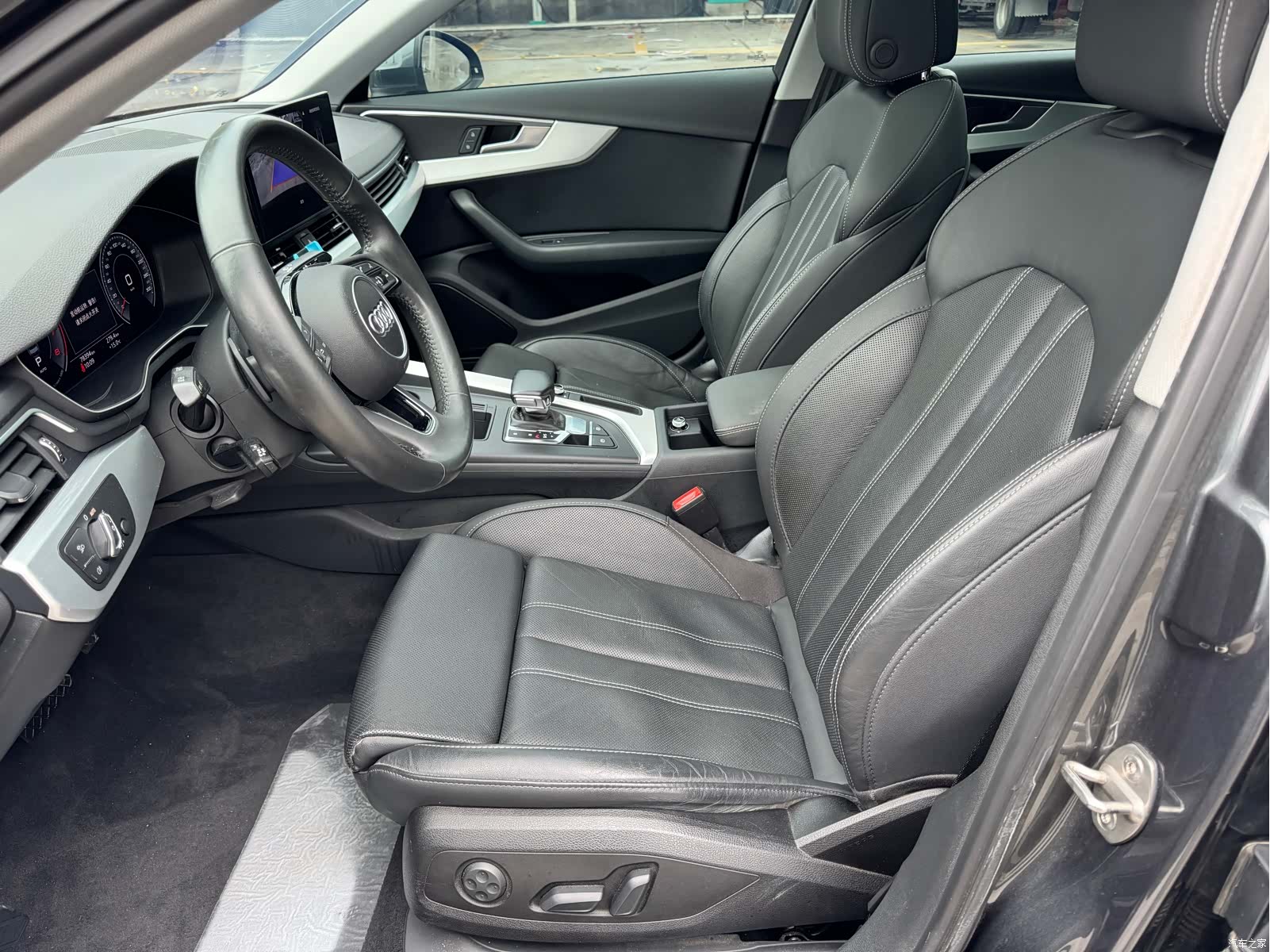Audi A4L, 2020 все фото