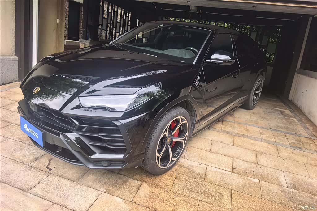 Lamborghini Urus, 2021 1