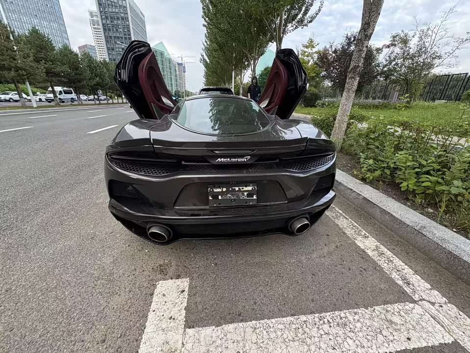 McLaren GT