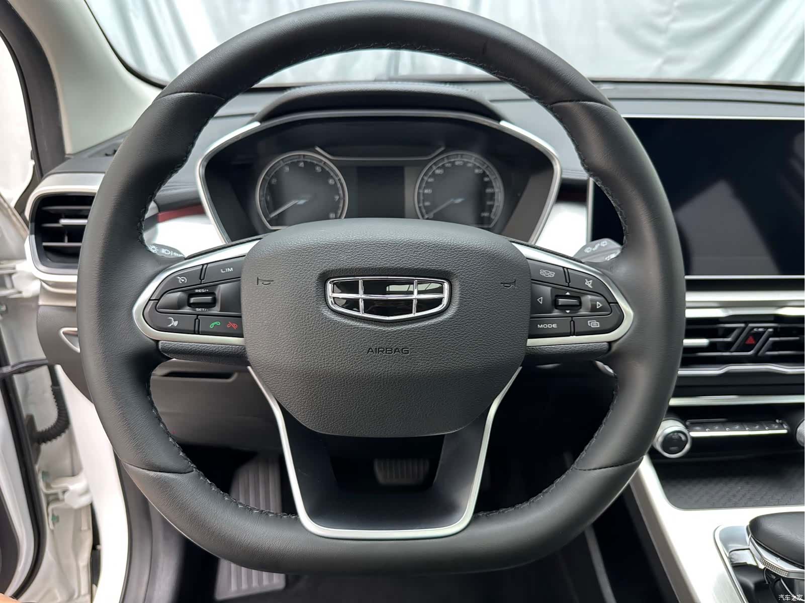 Geely Coolray, 2022 7