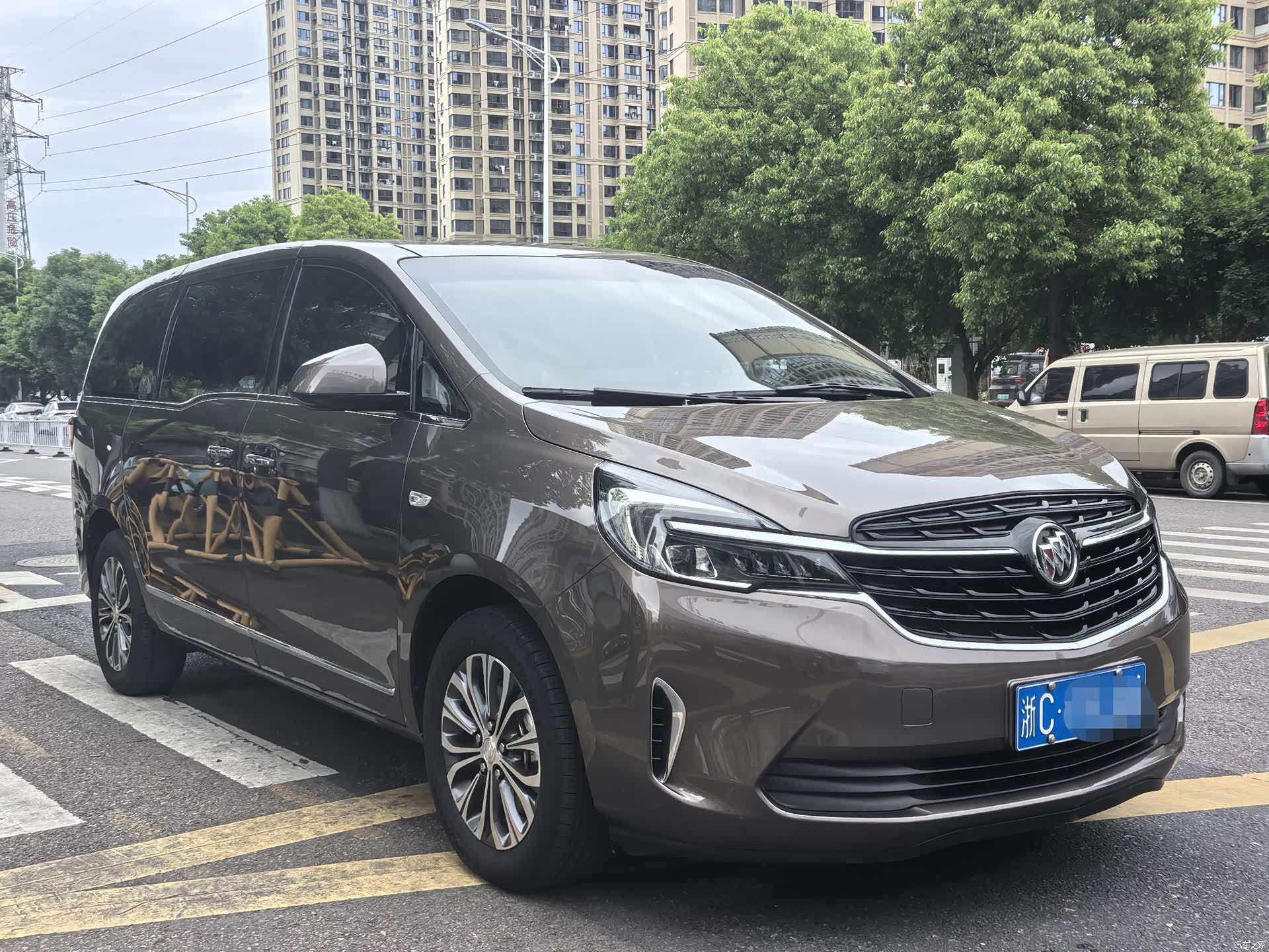 Buick GL8, 2023 3