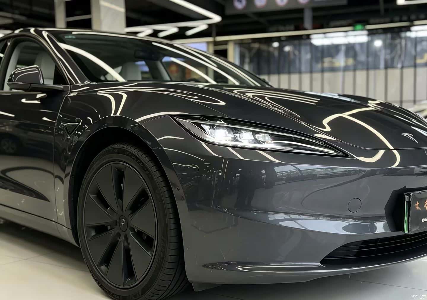 Tesla Model 3, 2025 4