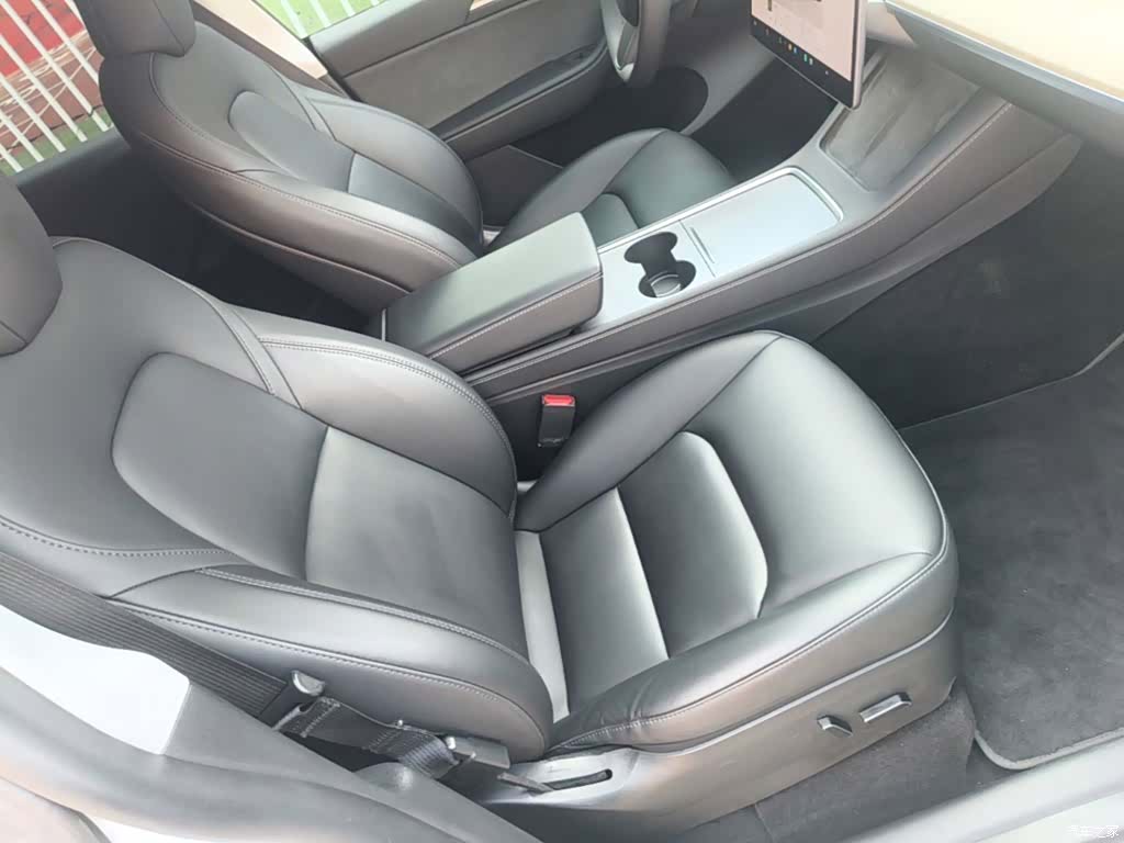 Tesla Model Y, 2022 25