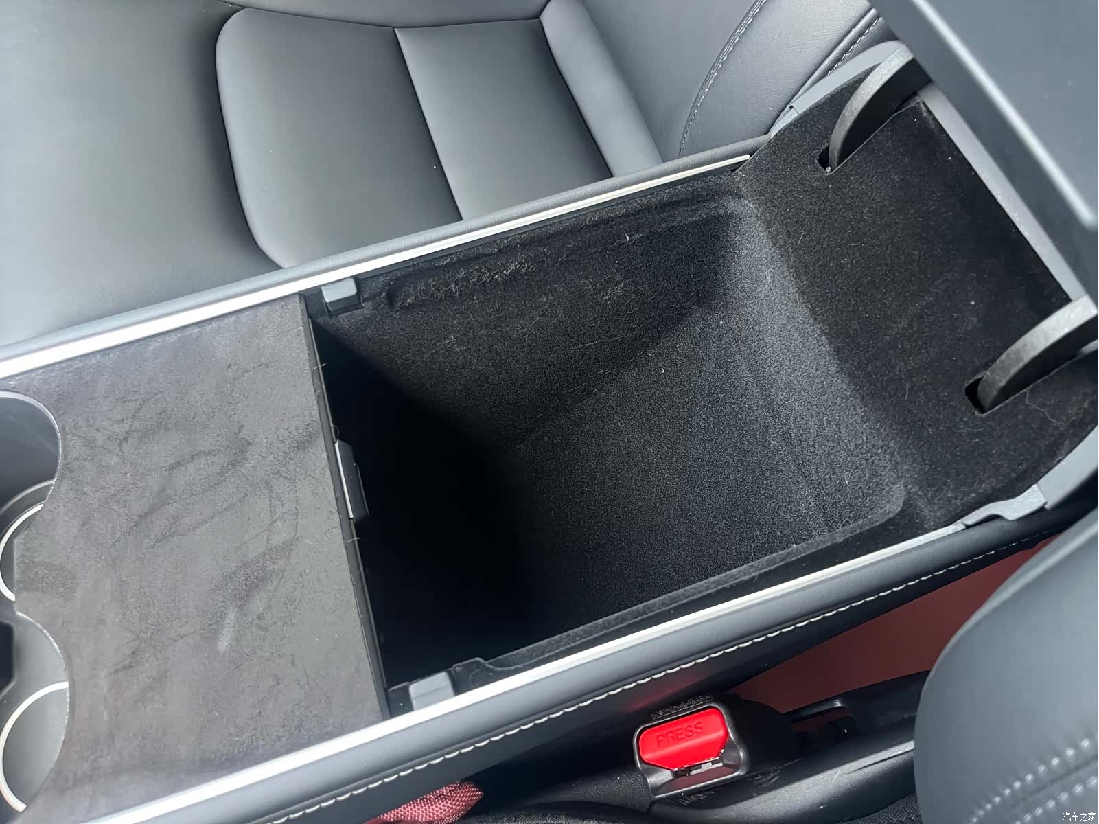 Tesla Model Y, 2024 27
