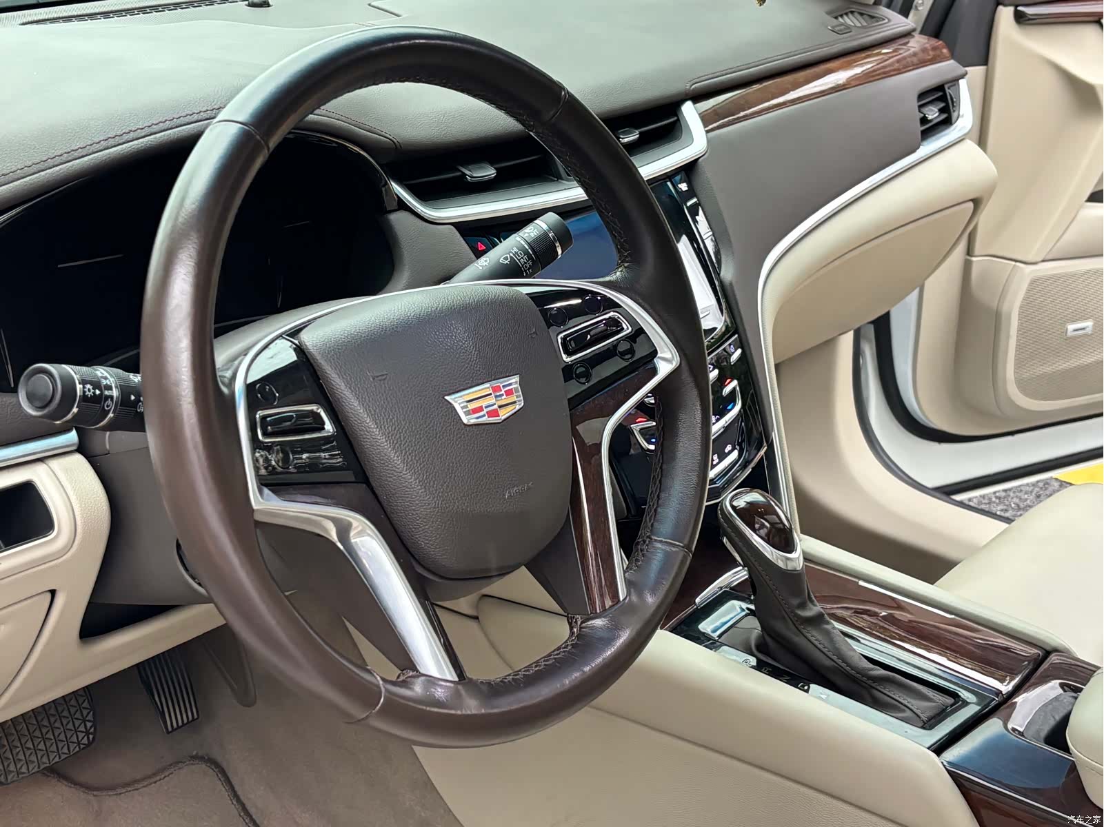Cadillac XTS, 2016 13
