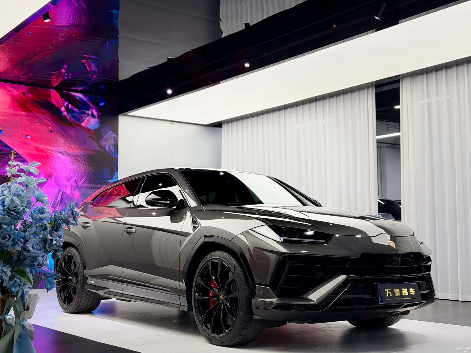 Lamborghini Urus, 2024 3