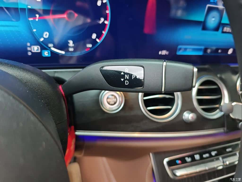 Mercedes-Benz E-Class, 2022 11