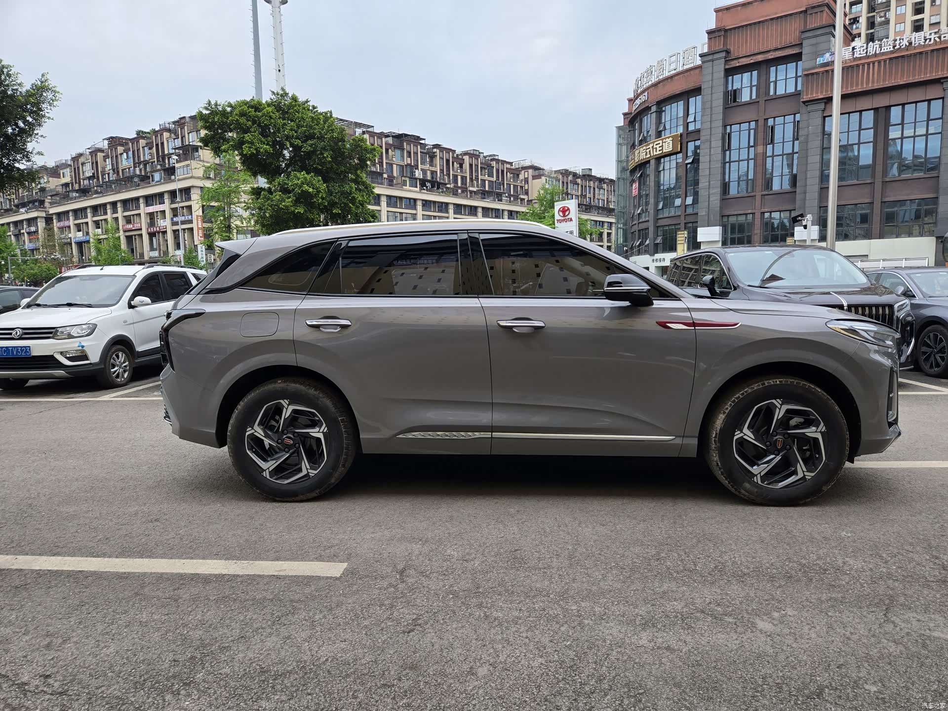 Hongqi HS3, 2024 4