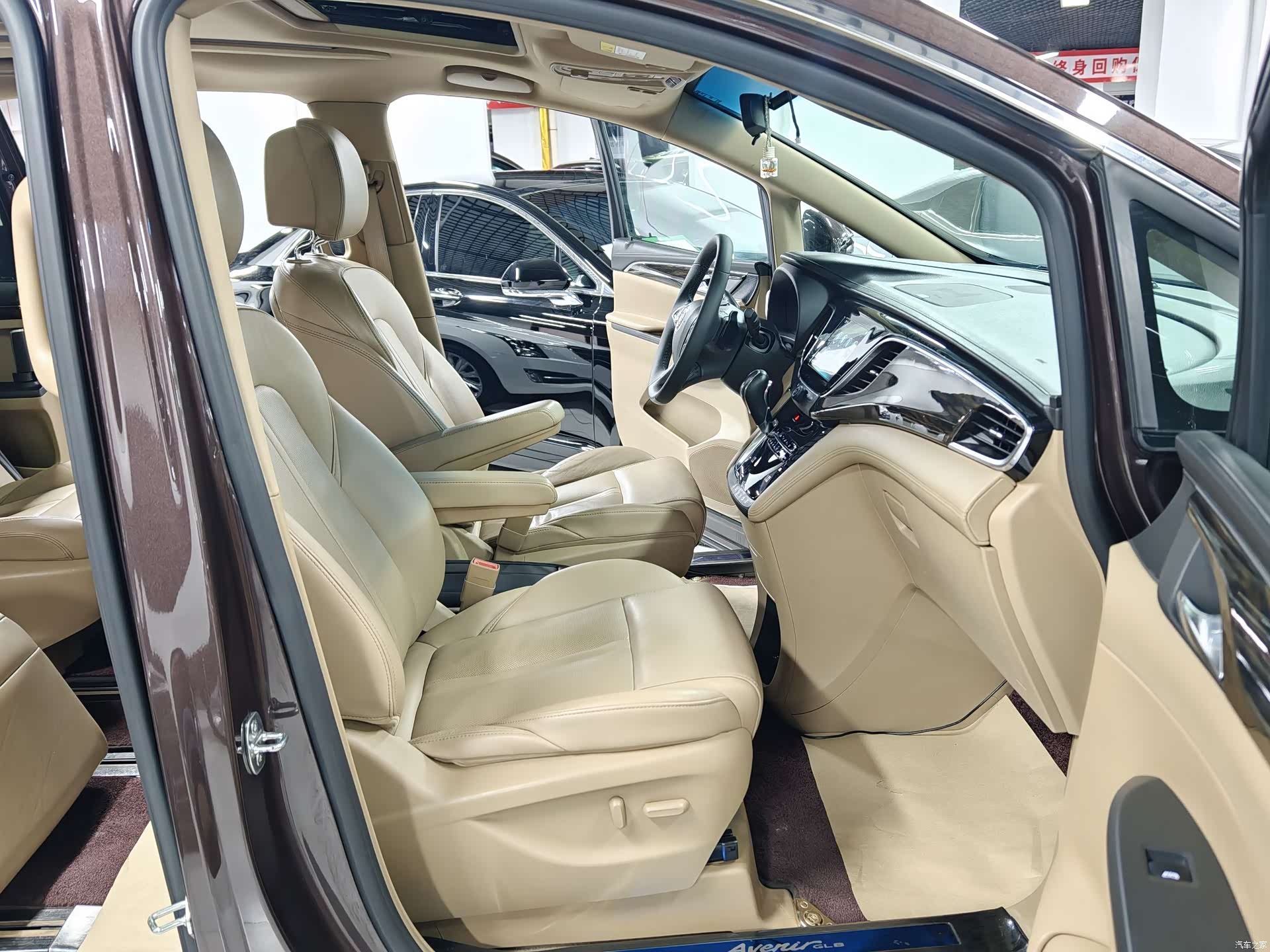 Buick GL8, 2019 8