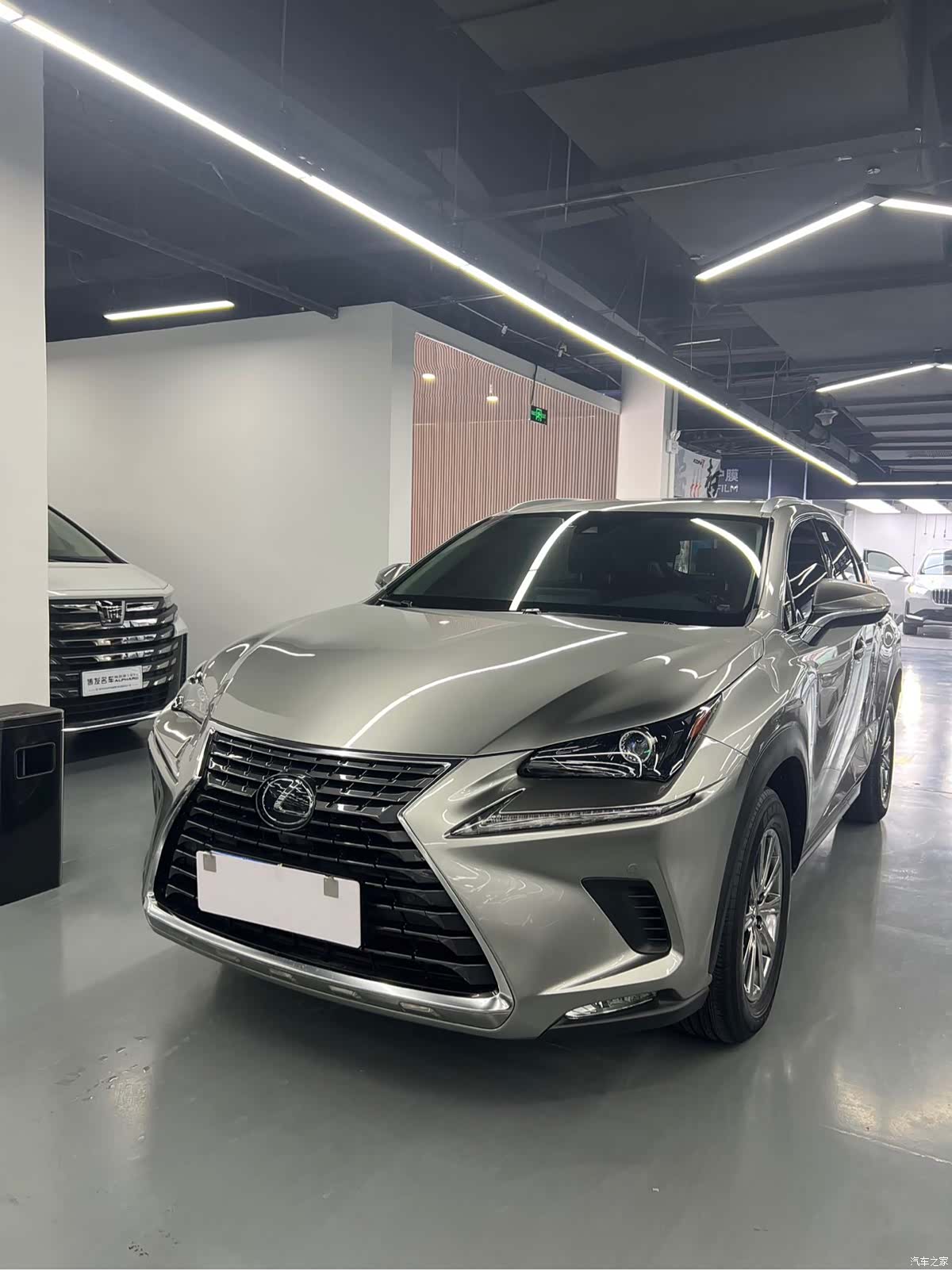 Lexus NX, 2021 1