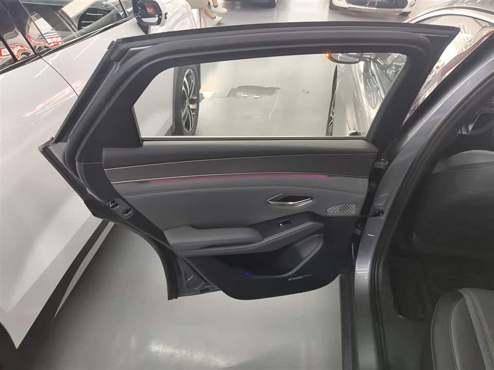 BYD Qin L BYD Qin L