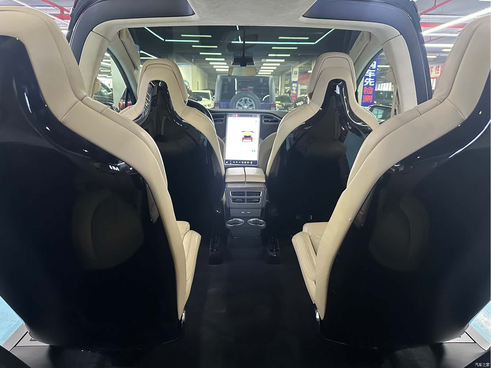 Tesla Model X, 2016 21
