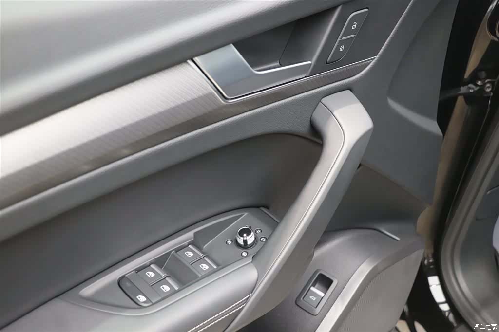 Audi Q5L, 2022 11