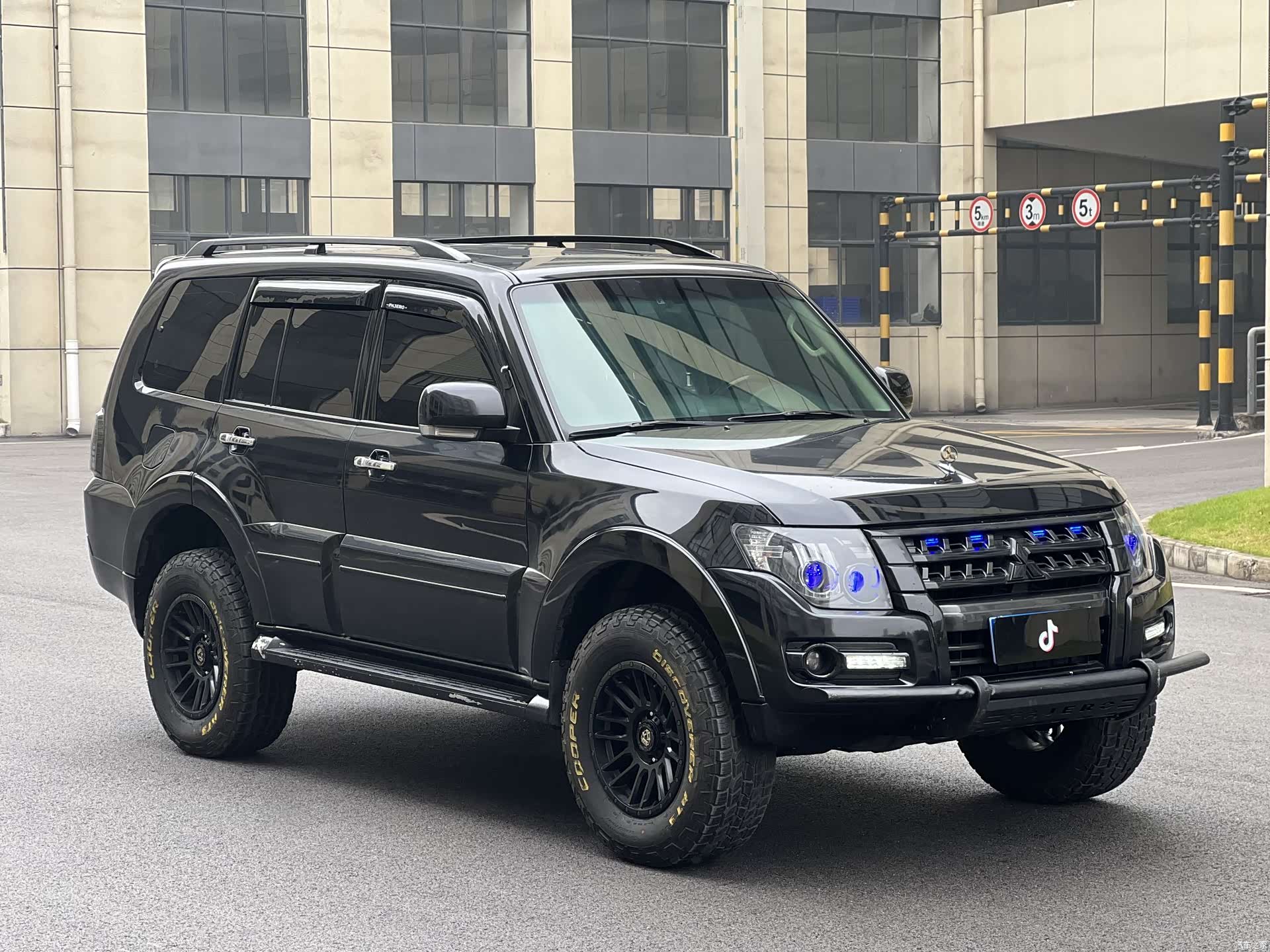 Mitsubishi Pajero, 2019 3