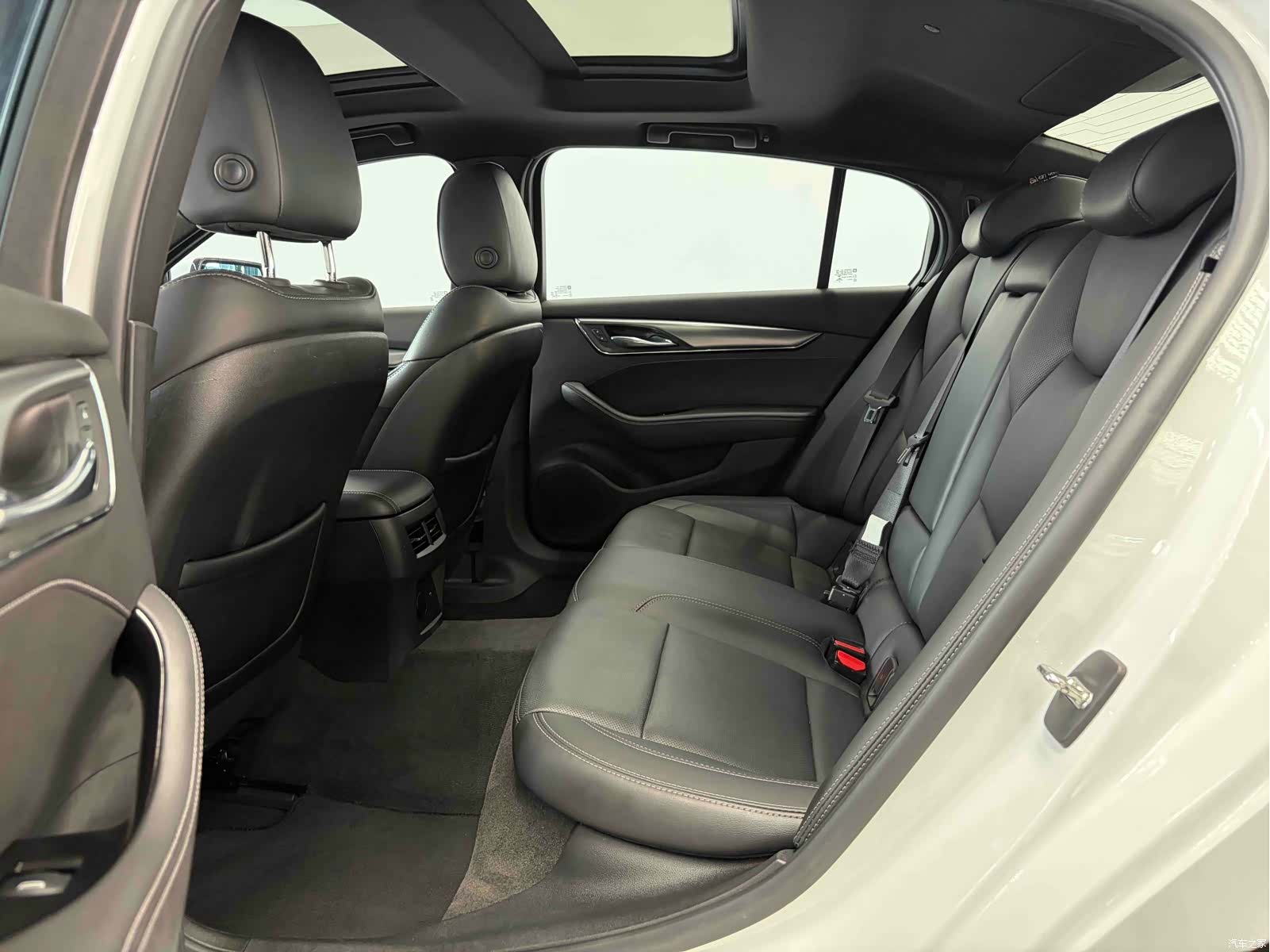Cadillac CT5, 2022 все фото