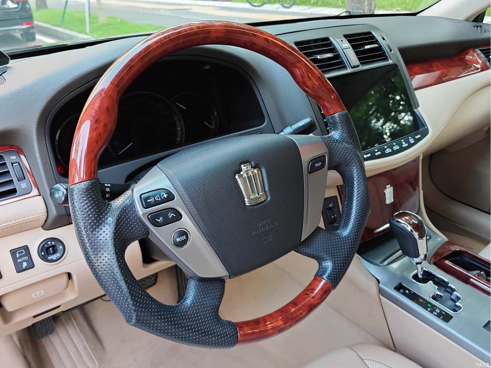 Toyota Crown, 2013 6