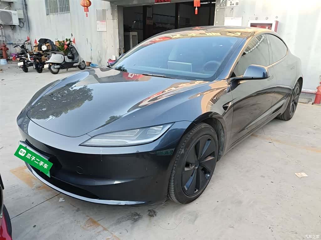 Tesla Model 3, 2024 1