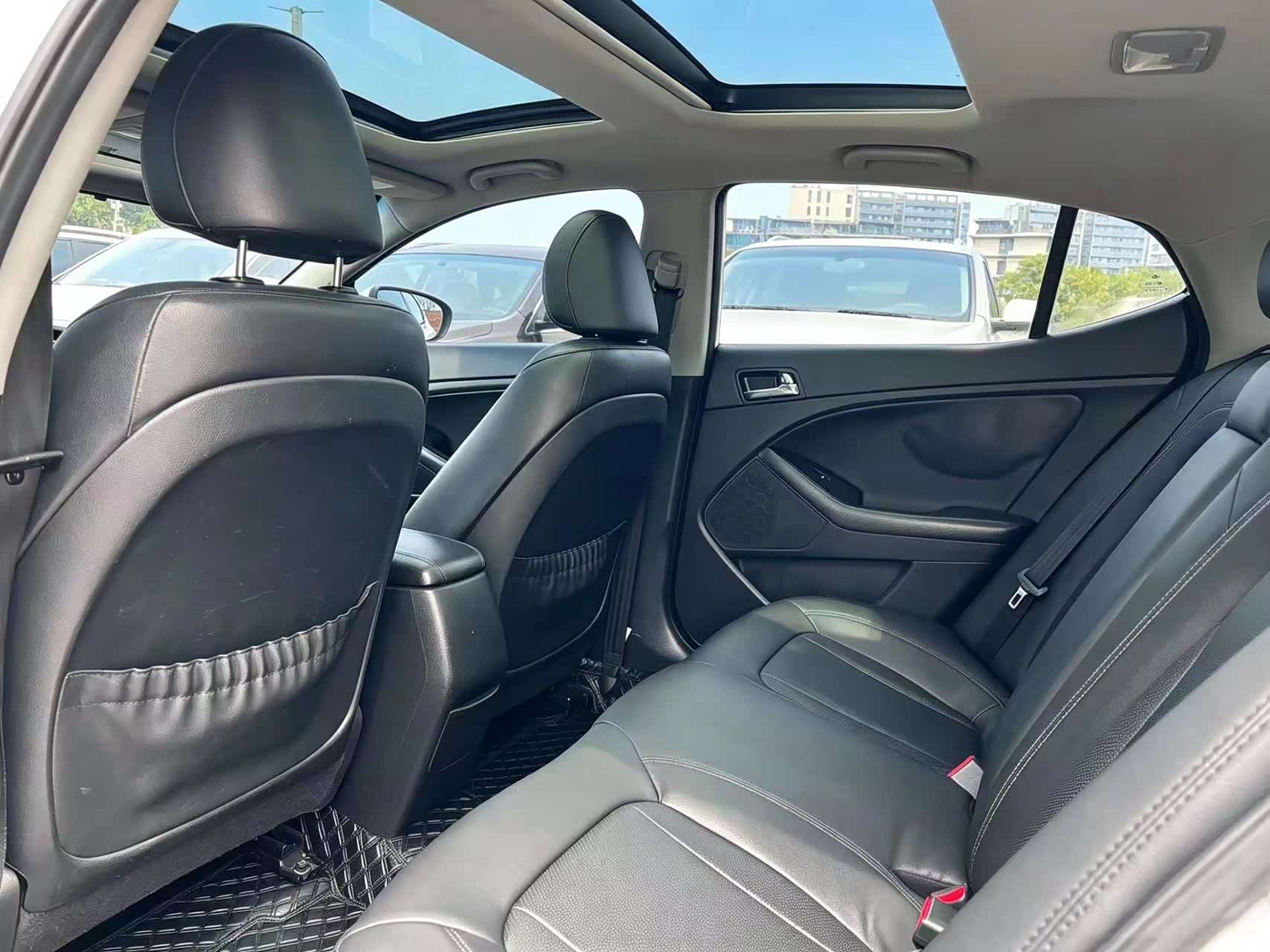 Kia K5, 2012 10