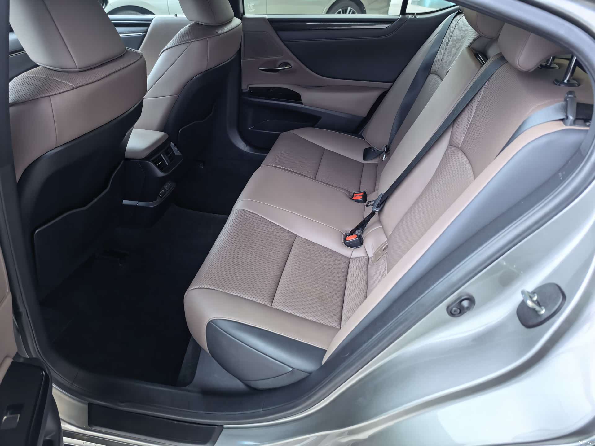 Lexus ES, 2024 6