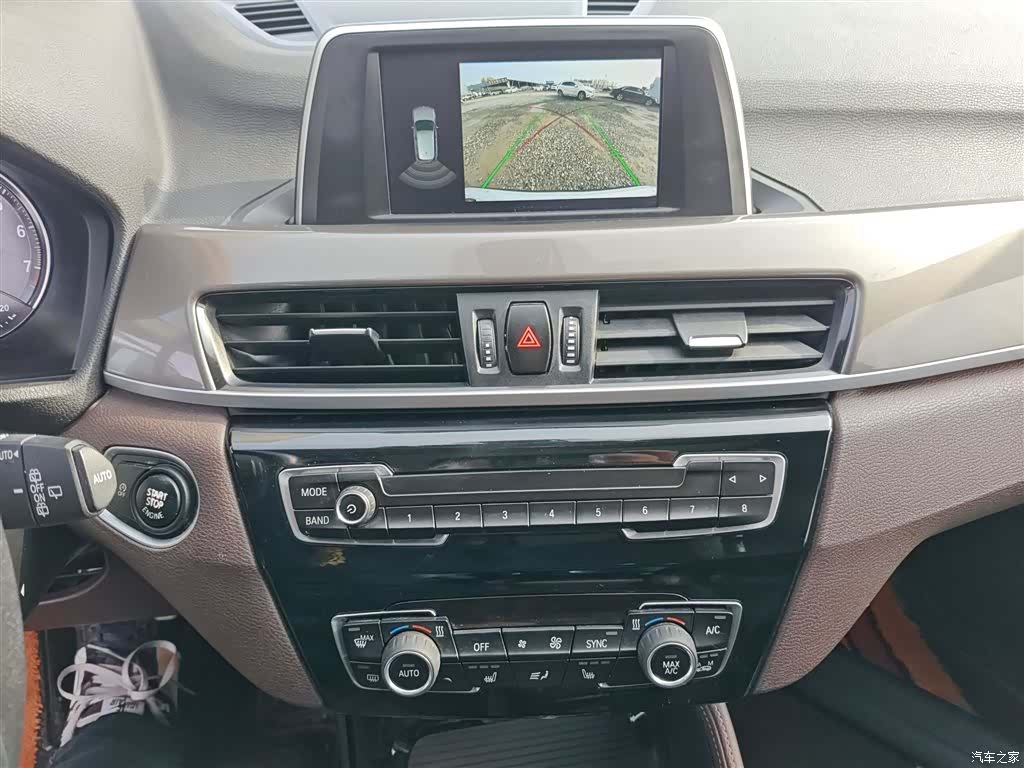 BMW X1, 2019 все фото