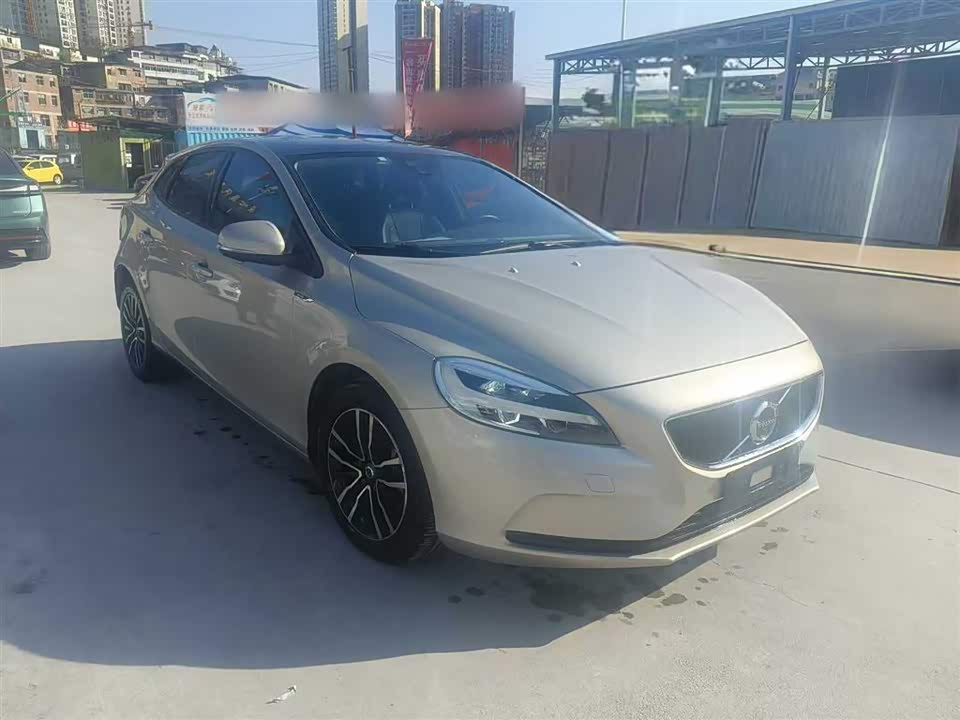 Volvo V40