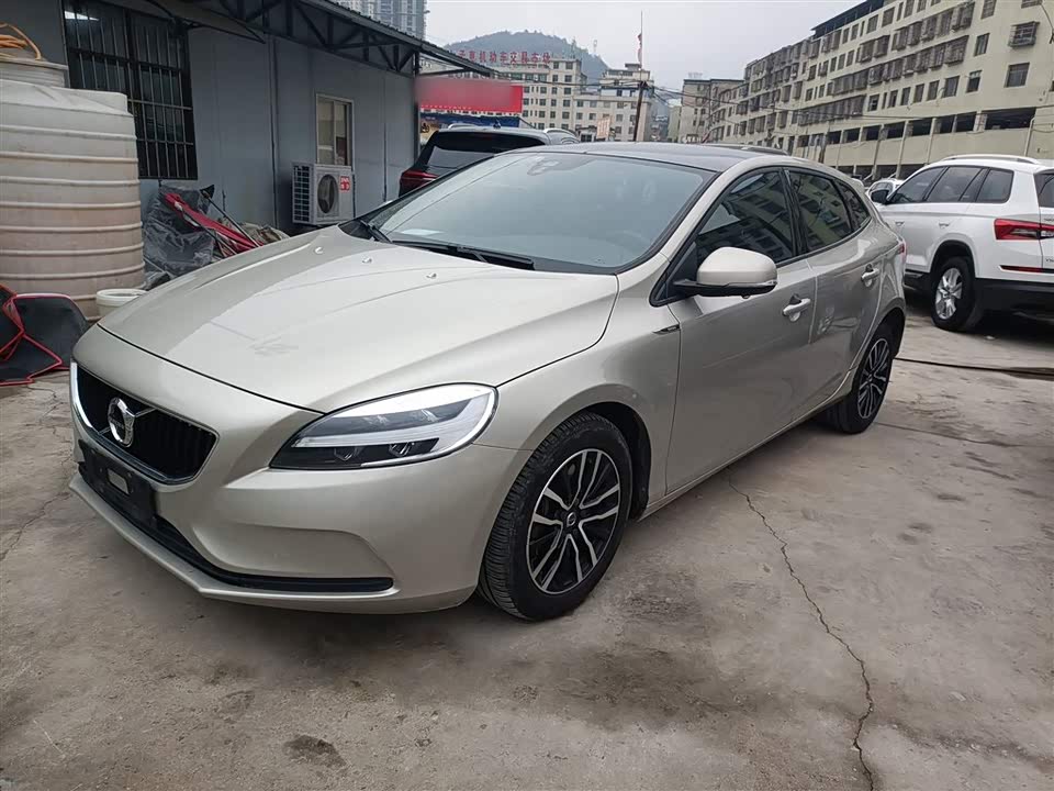 Volvo V40