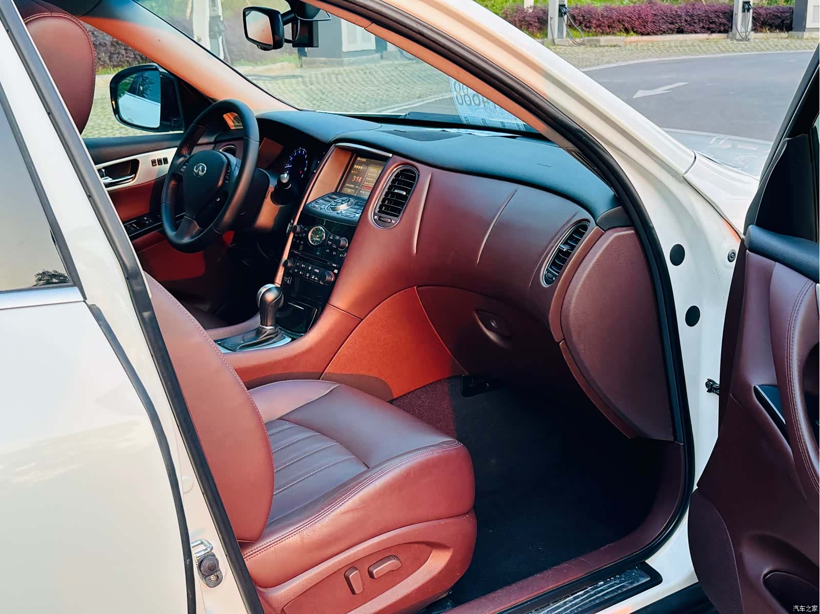 Infiniti QX50, 2014 9