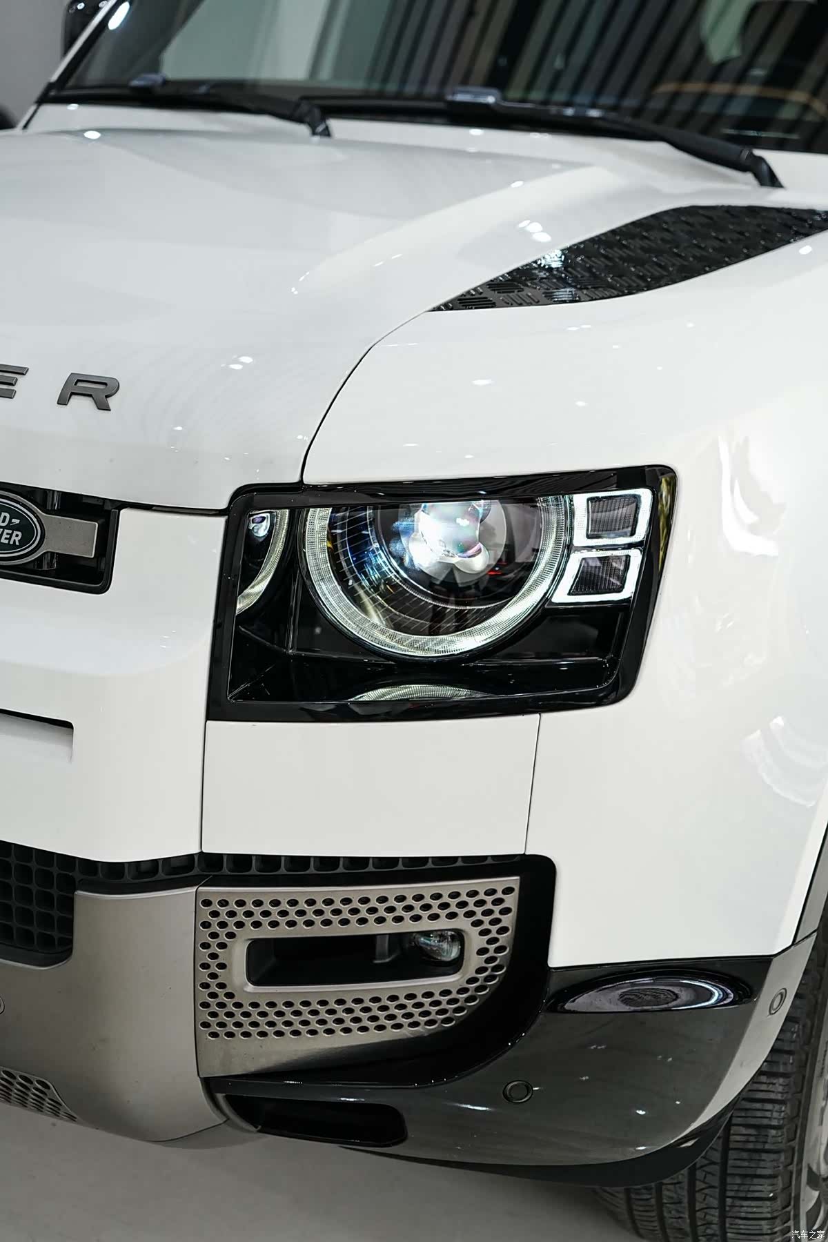Land Rover Defender, 2024 6