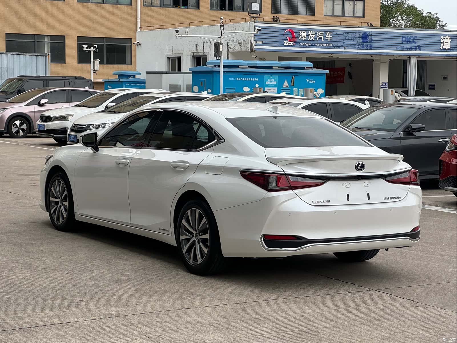 Lexus ES, 2019 9