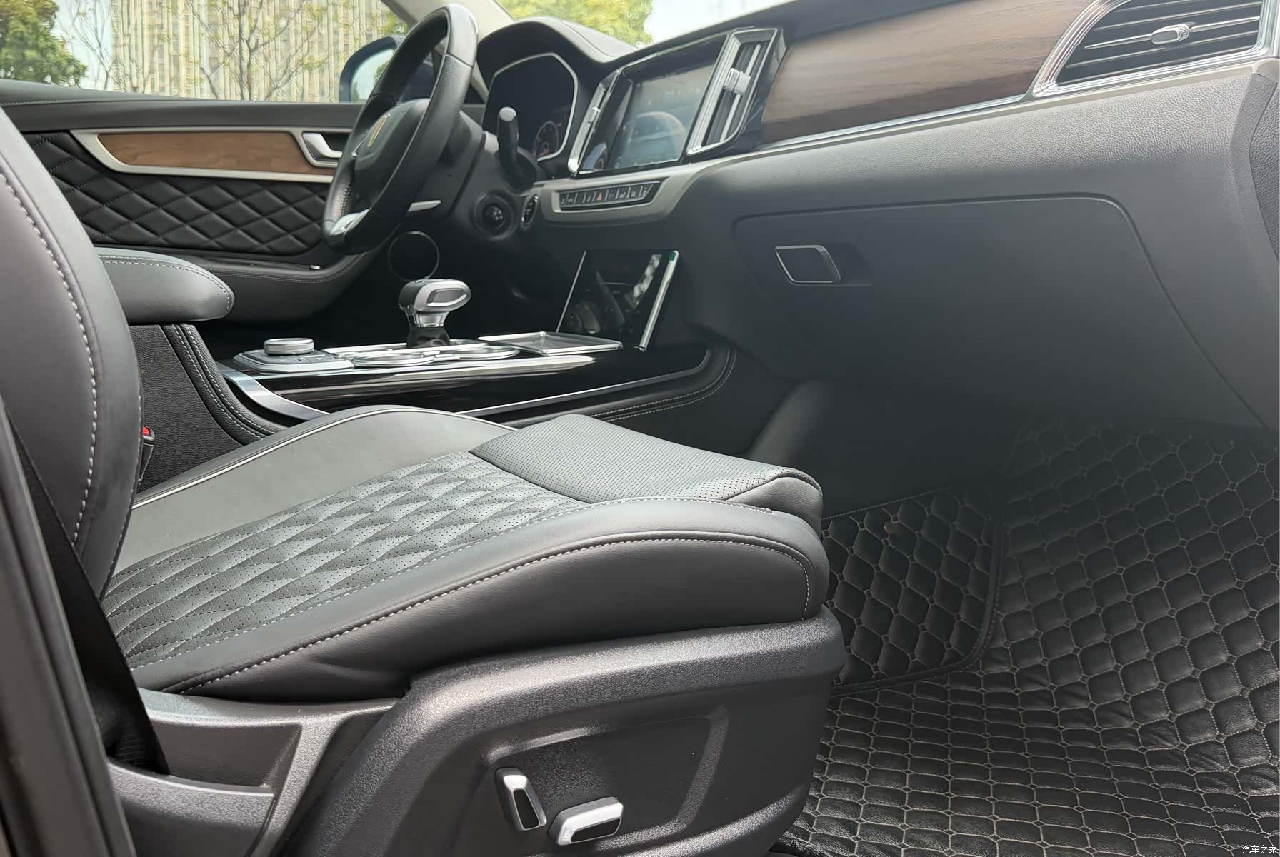 Hongqi HS7, 2021 13