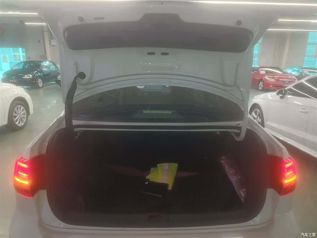 Volkswagen Sagitar, 2017 19