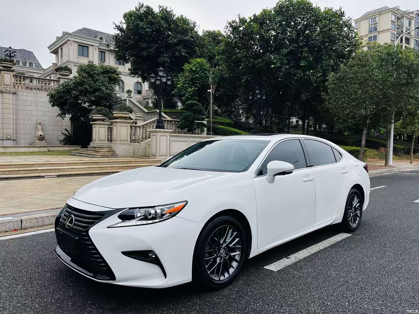 Lexus ES, 2018 1