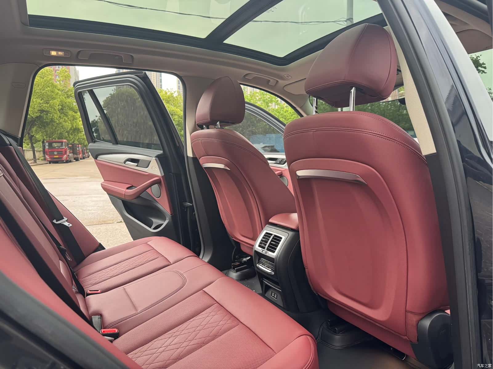 BMW iX3, 2022 все фото