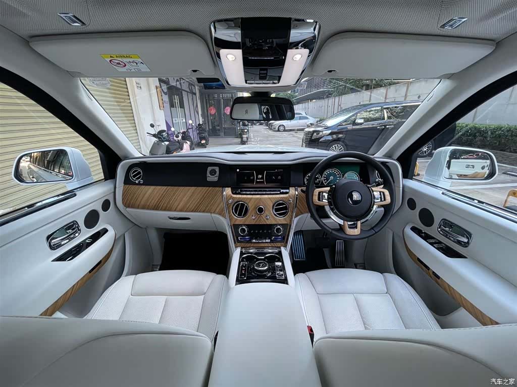 Rolls-Royce Cullinan, 2025 17