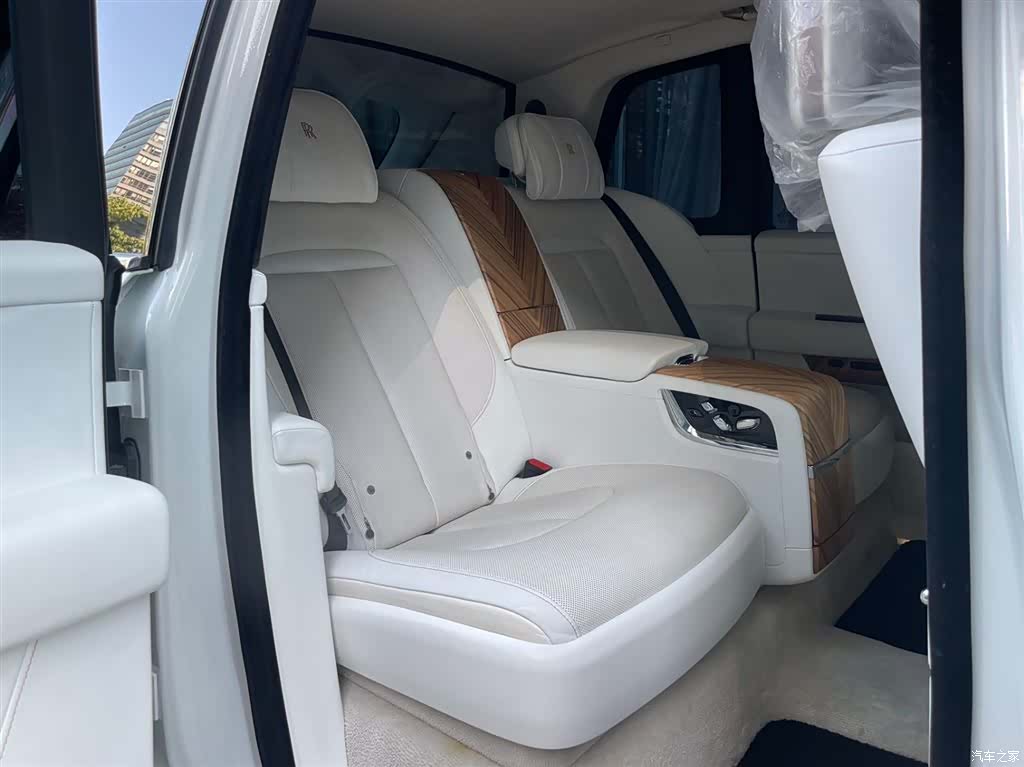 Rolls-Royce Cullinan, 2025 13