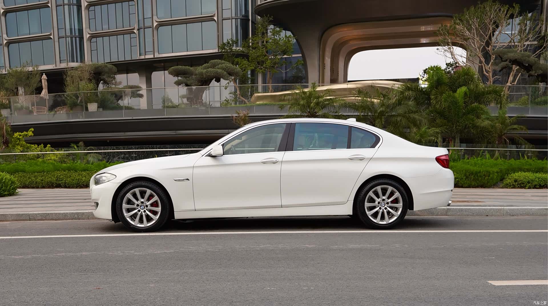 BMW 5 Series, 2011 4