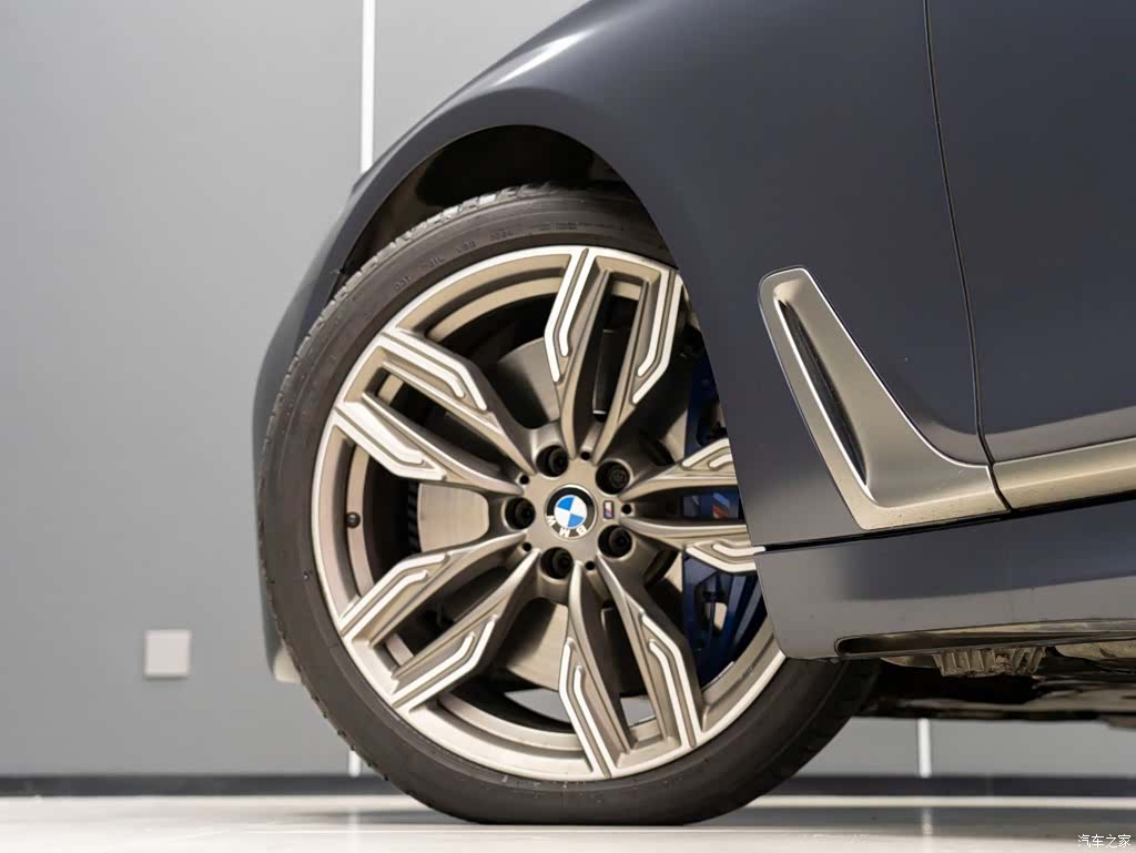 BMW 7 Series, 2018 все фото