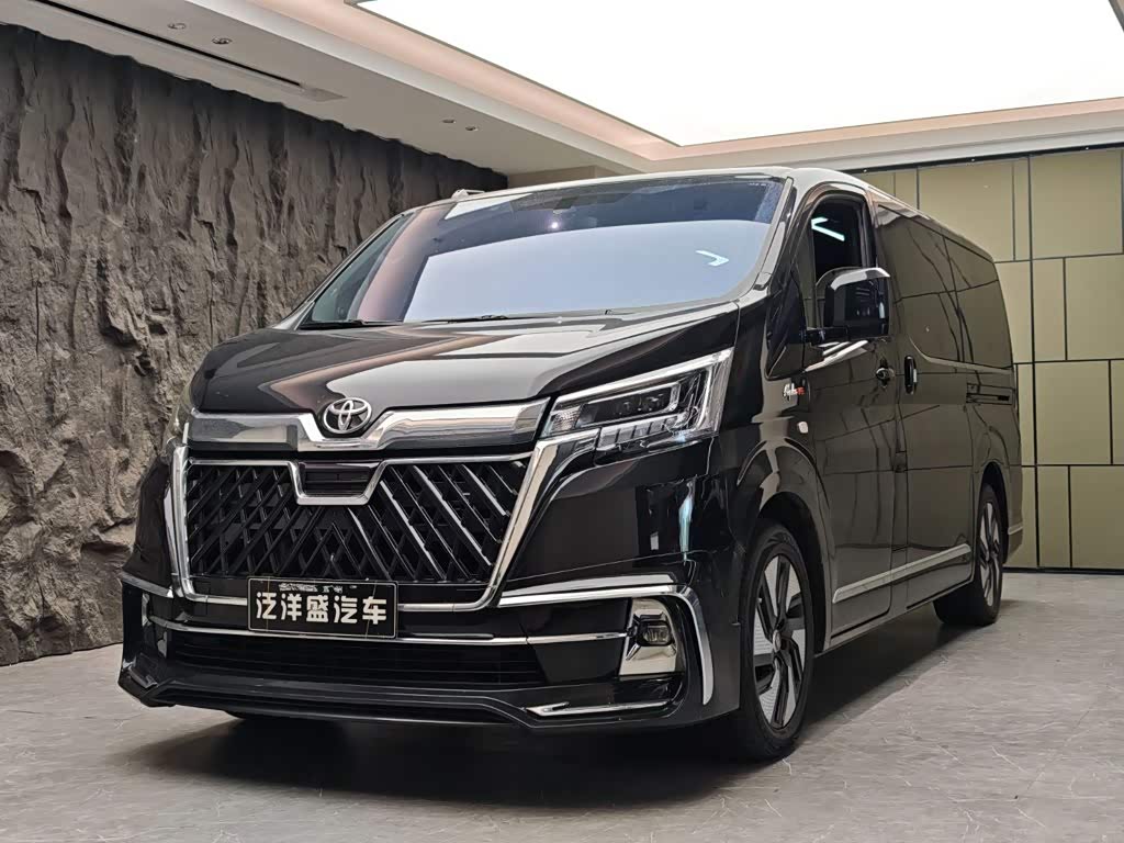 Toyota HiAce 2022 3.5L AT 7 мест