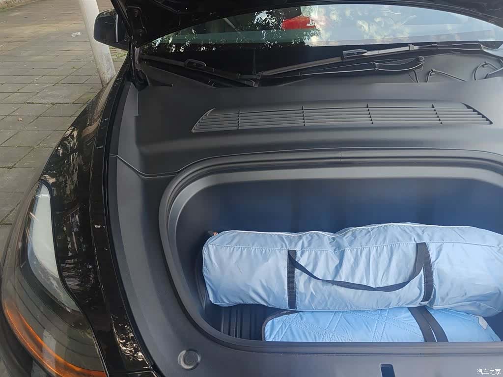 Tesla Model Y, 2023 22