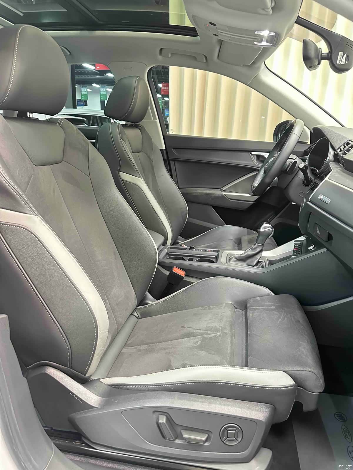 Audi Q3, 2022 10