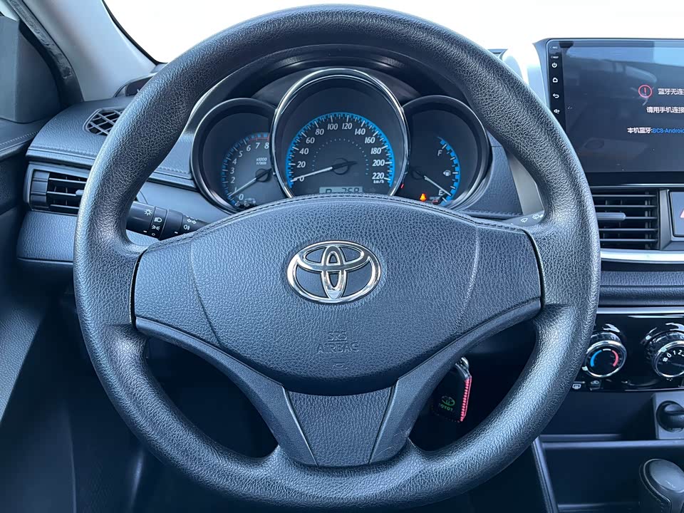 Toyota YARiS L to enjoy