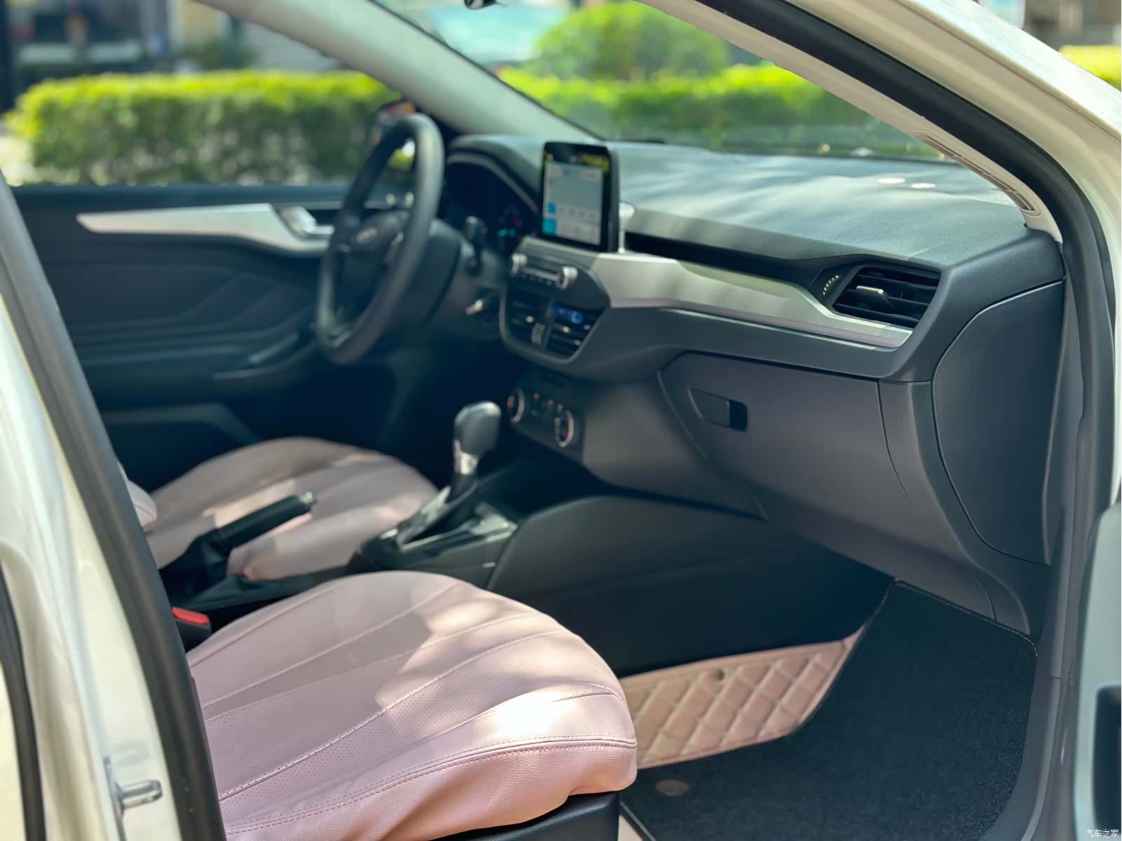 Ford Focus, 2019 11