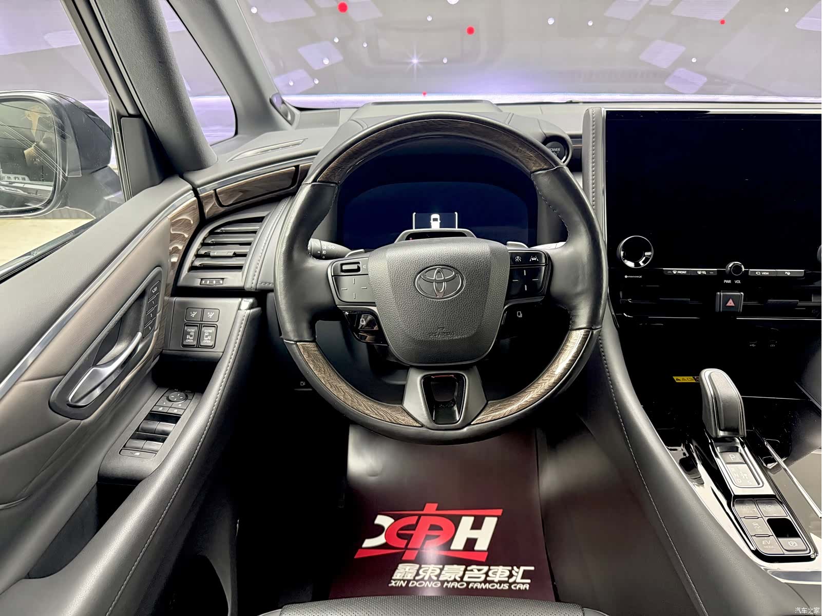 Toyota Alphard, 2024 14