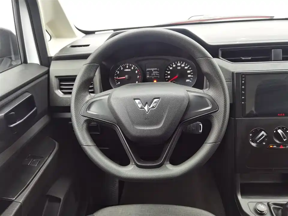 Wuling Wuling Hongguang PLUS