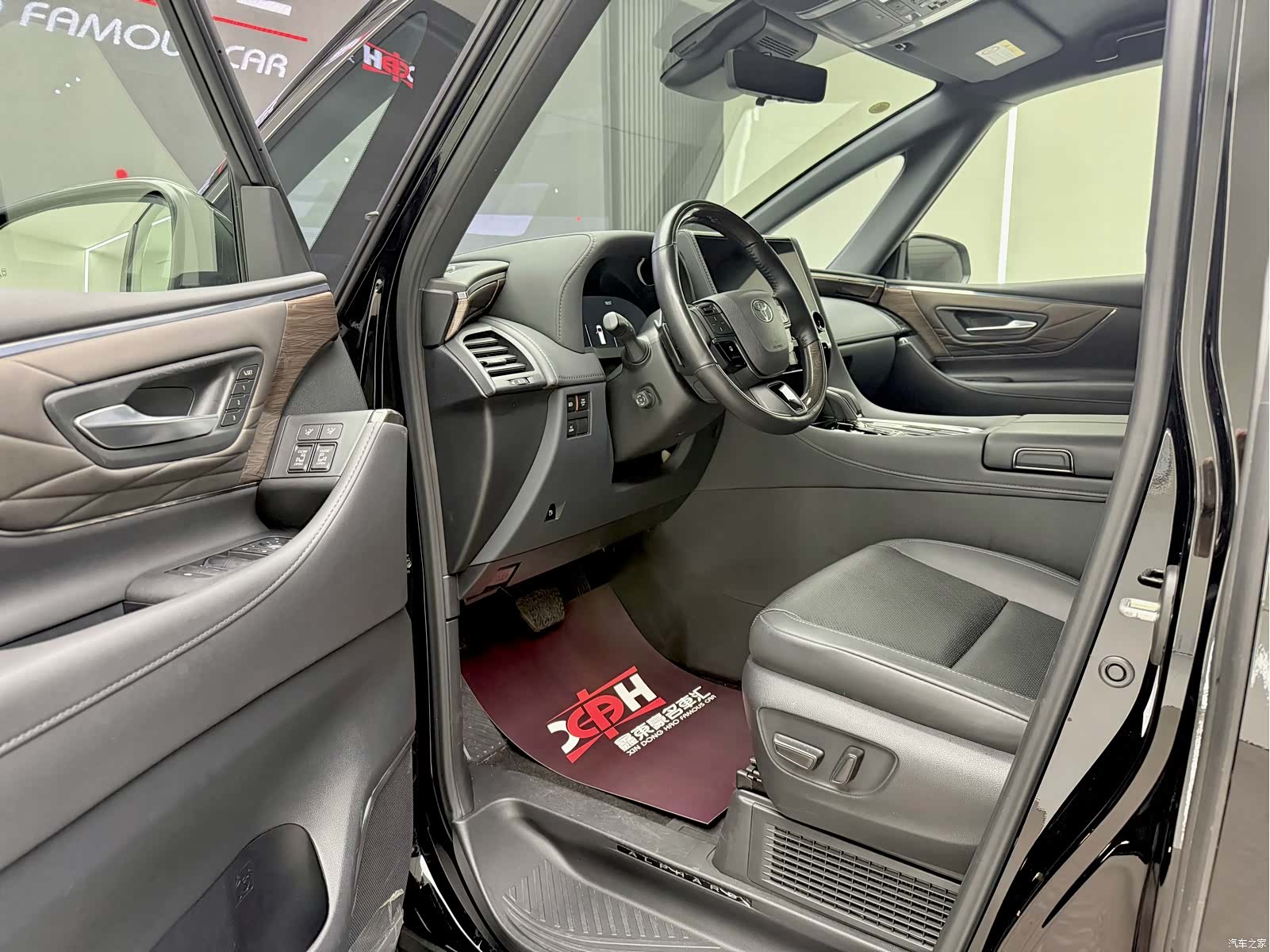 Toyota Alphard, 2024 9