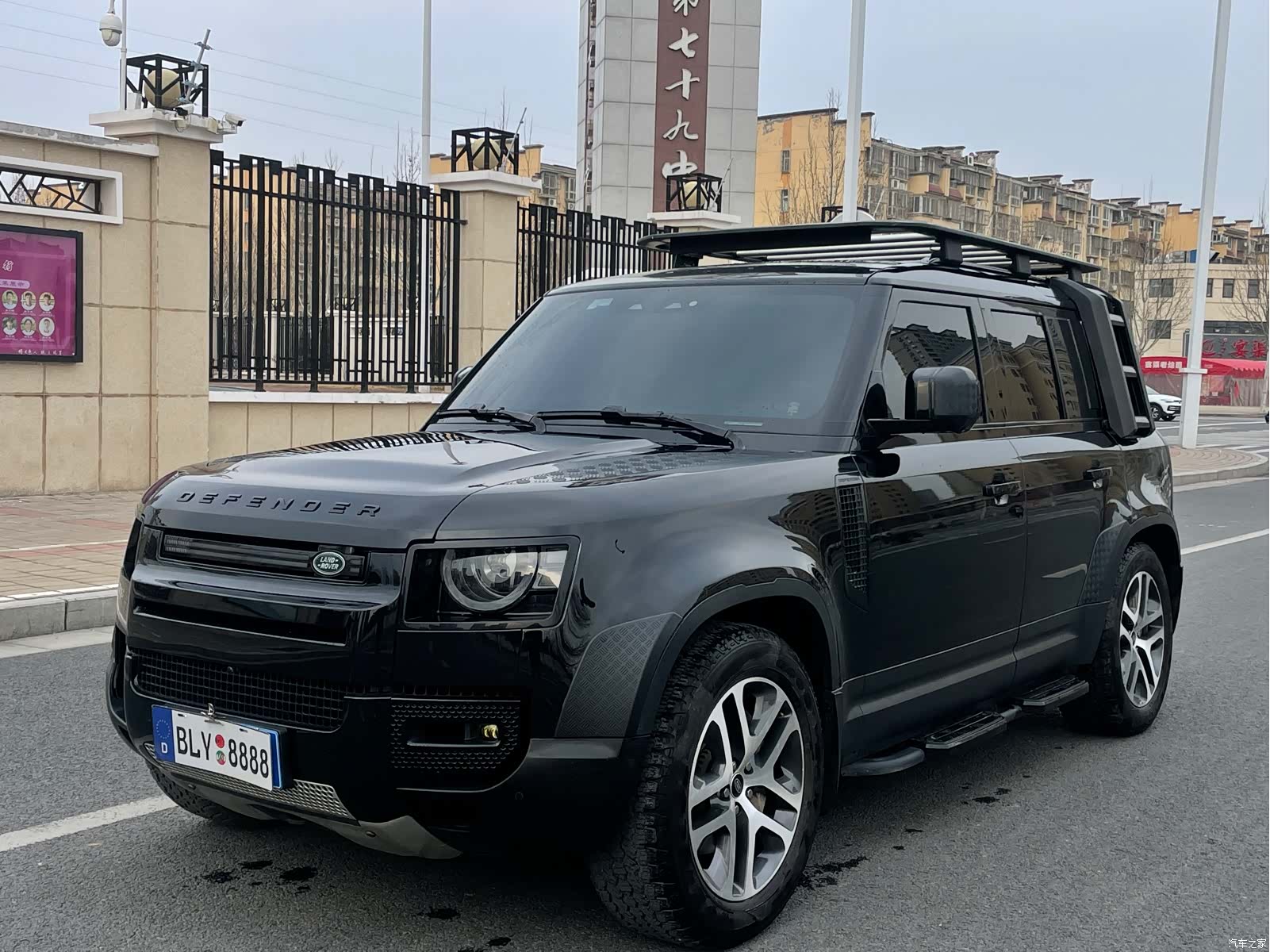 Land Rover Defender, 2023 3
