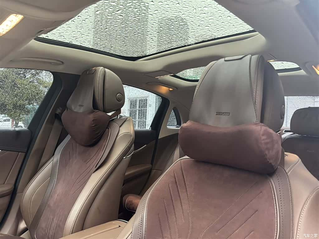 Mercedes-Benz E-Class, 2023 14